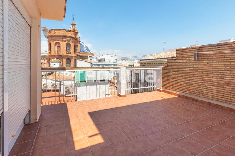 Foto 33ee39d4-c8d2-41ee-b8b0-92476762ce44. Alquiler piso magnífico ático con terraza en edificio con ascensor junto al mercado central, en el corazón del centro histórico . en Valencia