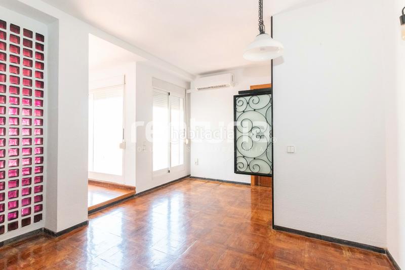 Foto 5c95181f-adcc-47b4-a52b-724dcf52d7ba. Alquiler piso magnífico ático con terraza en edificio con ascensor junto al mercado central, en el corazón del centro histórico . en Valencia