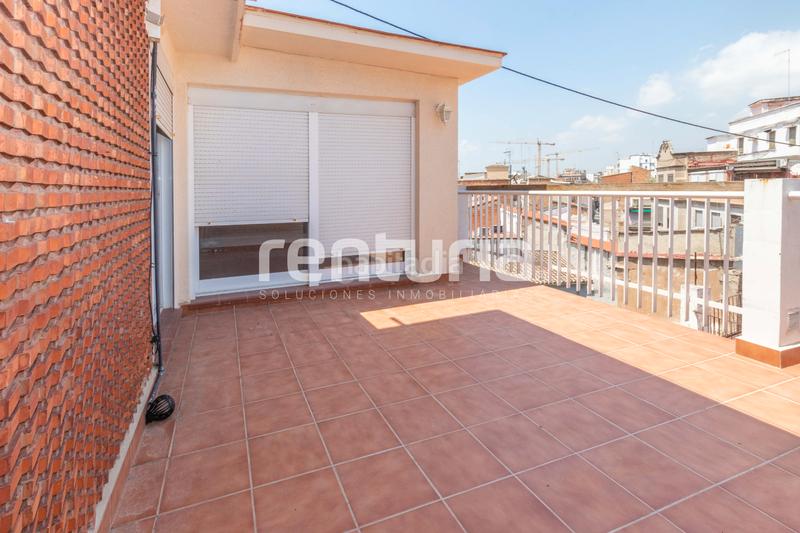 Foto ee98d4e6-5720-4485-bf4b-fd6e025589fa. Alquiler piso magnífico ático con terraza en edificio con ascensor junto al mercado central, en el corazón del centro histórico . en Valencia
