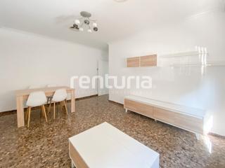 Rent Flat  Carrer ausiàs march. Vivienda de 3 habitaciones con terraza, posibilidad de garaje y