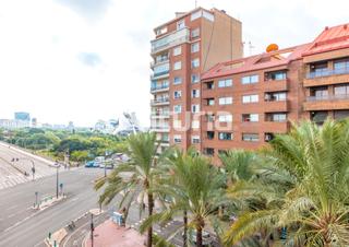 Appartement  Avinguda del regne de valència. Vivienda de tres dormitorios, completamente exterior, en avenida