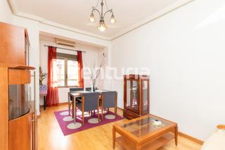 Lloguer Pis  Avinguda de pérez galdós. Amplia vivienda de 3 habitaciones en avenida pérez galdós, zona