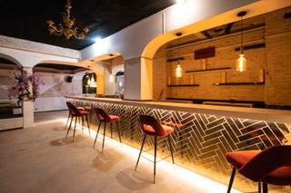 Local commercial  Carrer del pintor salvador abril. Gran oportunidad de inversión en local comercial con licencia, e