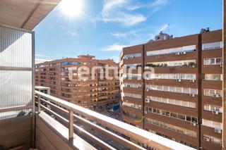 Location Appartement  Avinguda de giorgeta. Amplia vivienda de 5 habitaciones y plaza de garaje en avenida g