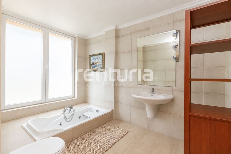 Foto f76bafda-aaa1-4d6e-af3c-efc674af8e86. Xalet amb calefacció piscina a Centro-El Castillo Sagunt