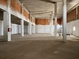 Local Comercial  Carrer d'alboraia. Gran oportunidad de bajo local comercial/oficina de 1.000 m² úti