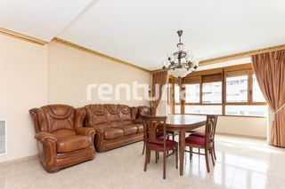 Pis  Carrer de sant marcel·lí. Vivienda de cuatro habitaciones y amplia terraza de 35 m² el bar