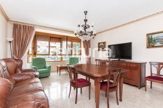 Pis  Carrer de sant marcel·lí. Vivienda de cuatro habitaciones y amplia terraza de 35 m² el bar