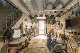 Piso  Carrer del doctor monserrat. Oportunidad de inmueble con uso legal de vivienda, junto a las c
