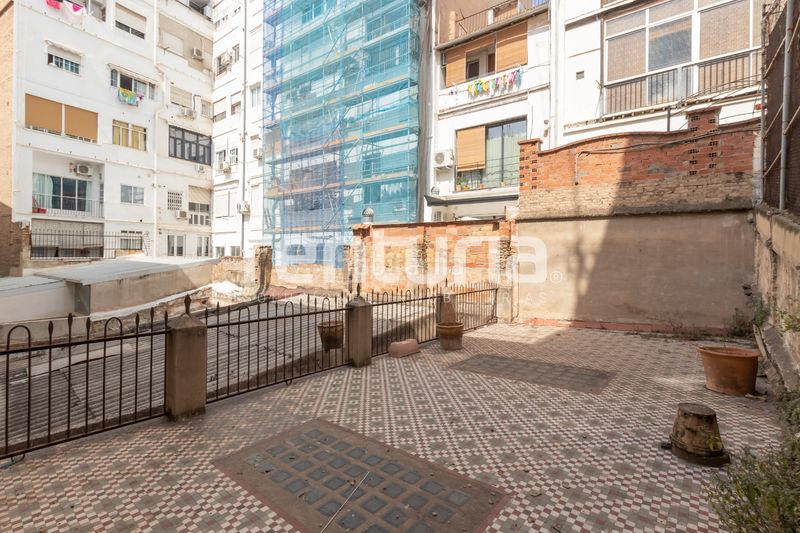 Foto a56617be-8ace-40f7-8245-542f4861bafb. Local comercial a El Botànic Valencia