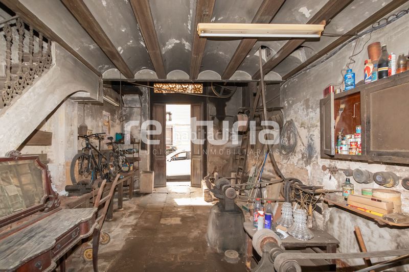Foto f6065fa1-e81a-49ca-8f55-ed3b6e2ab38d. Local comercial a El Botànic Valencia