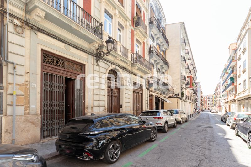 Foto afeda0e0-fa3b-4a4c-9117-8a3dfdcba747. Piso venta conjunta de la totalidad de la planta baja del edificio junto a los torres de quart en Valencia