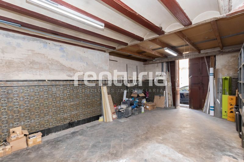 Foto ba1973ee-fb55-41a0-b65a-1f174247f362. Piso venta conjunta de la totalidad de la planta baja del edificio junto a los torres de quart en Valencia