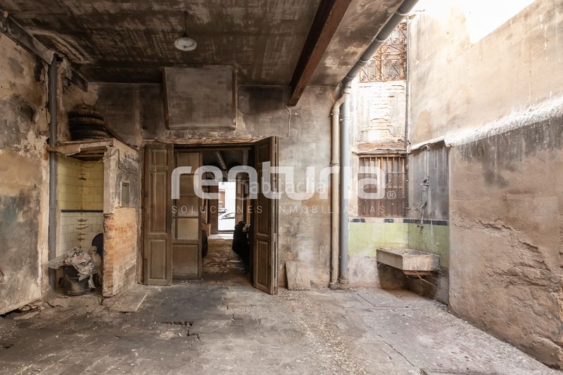 Foto d8fff52d-2690-4a75-8efa-20bd22732a7a. Piso venta conjunta de la totalidad de la planta baja del edificio junto a los torres de quart en Valencia