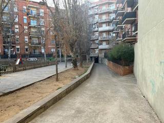 Aparcament cotxe  Avenida lluis companys. 2 plazas de parking en venta en centre(08172)