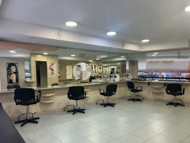 Foto f7187e34-b625-4bc0-a2ba-73803c236f15. Alquiler local comercial alquiler de local comercial , centre en Sant Cugat del Vallès