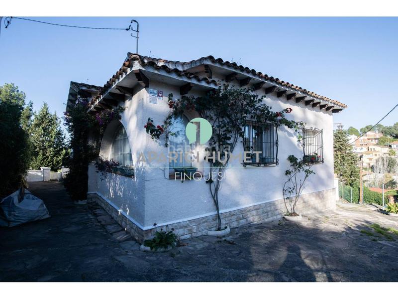 Foto a65679d0-677d-4eff-8941-9f775e4b89dd. House with heating parking in Valldoreix Sant Cugat del Vallès
