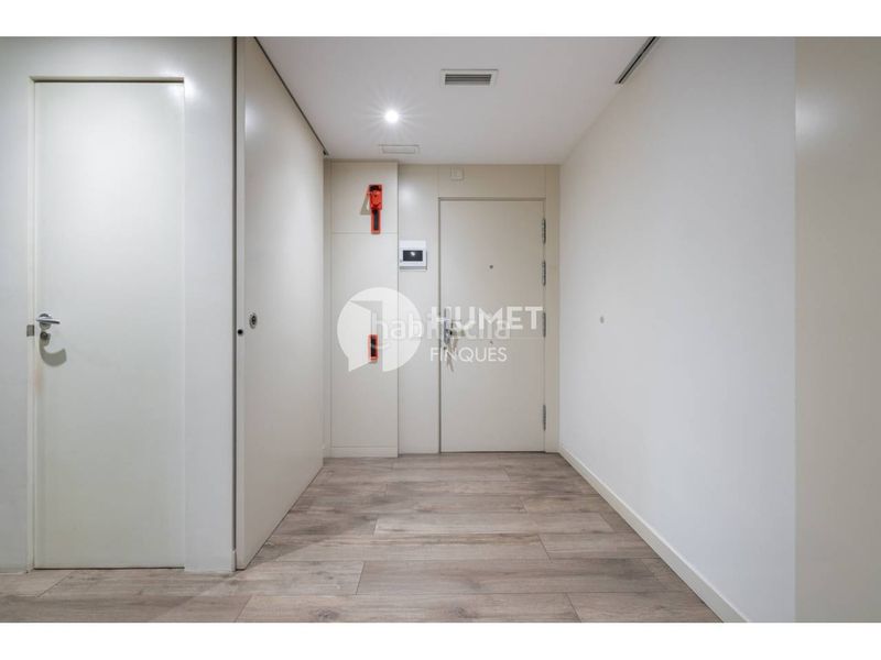 Foto 53473478-269d-4680-bab0-9b63afebdd7d. Pis amb calefacció aparcament piscina a Poblenou Barcelona