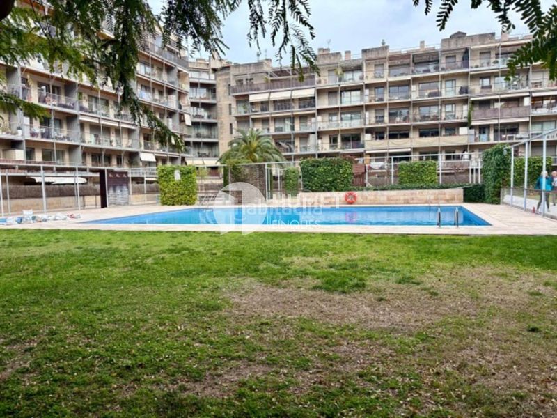 Foto a9f622a5-61b6-490f-b8ce-7046f8de1eca. Pis amb calefacció aparcament piscina a Poblenou Barcelona