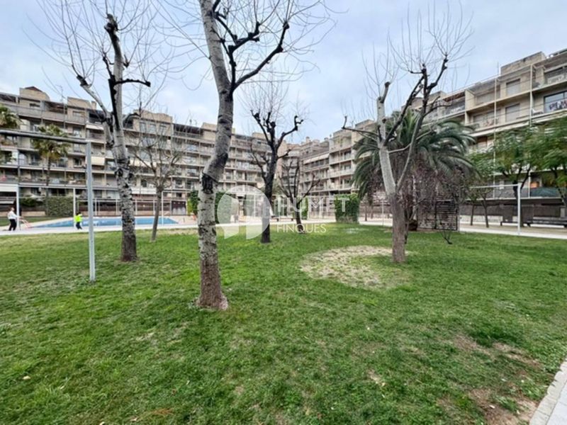 Foto aca3a1ef-74d6-43f2-a618-13f9544aab39. Pis amb calefacció aparcament piscina a Poblenou Barcelona