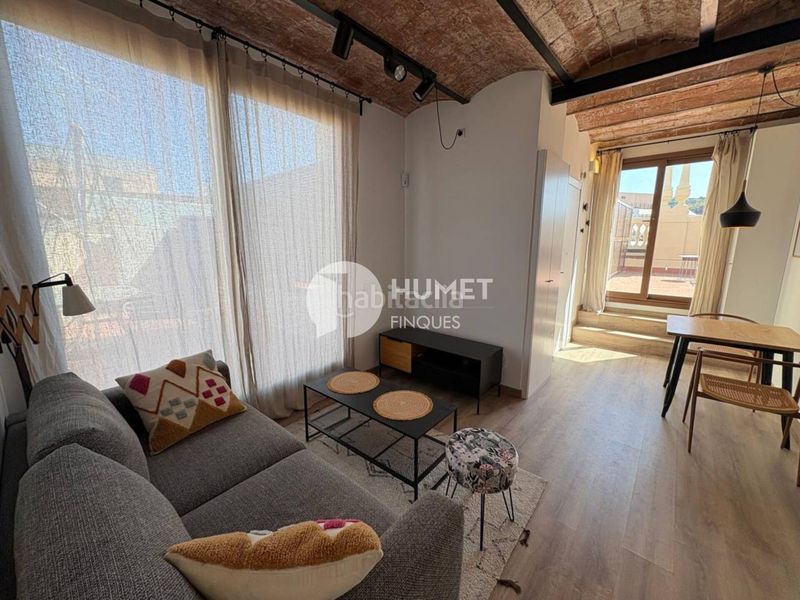 Foto df1d364a-7117-4fb5-8d7e-92189b4c8034. Àtic amb calefacció a Sant Antoni Barcelona