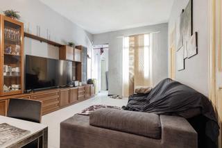 Flat in St. Pere - Sta. Caterina - El Born. Amplio piso para reformar en portal nou.