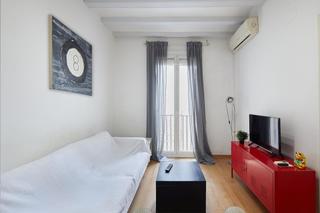 Flat in Raval. Piso reformado junto a las ramblas.