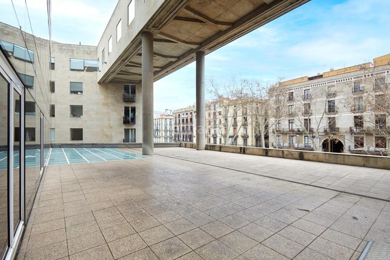Foto bacc7fde-1adf-4520-b4f4-42e718a66e25. Alquiler oficina s en las ramblas con terraza en Barcelona