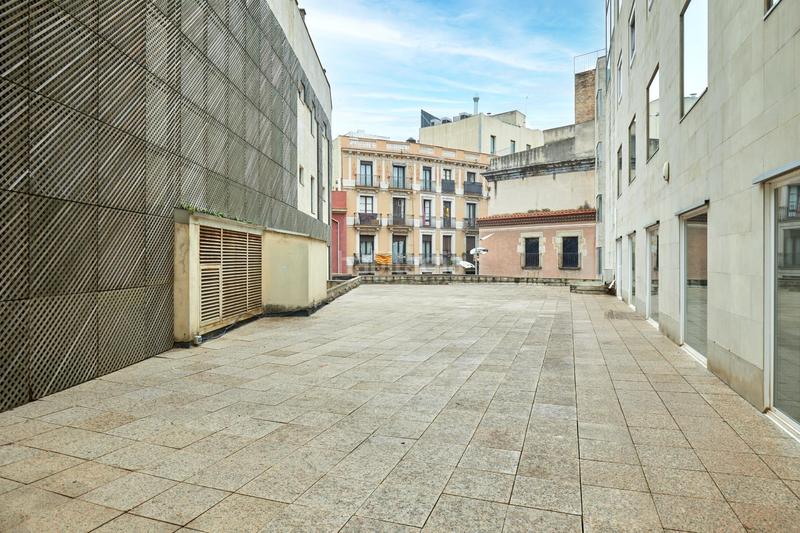 Foto c69f489b-6d59-45d5-8a83-581ed1d2ed4f. Alquiler oficina s en las ramblas con terraza en Barcelona