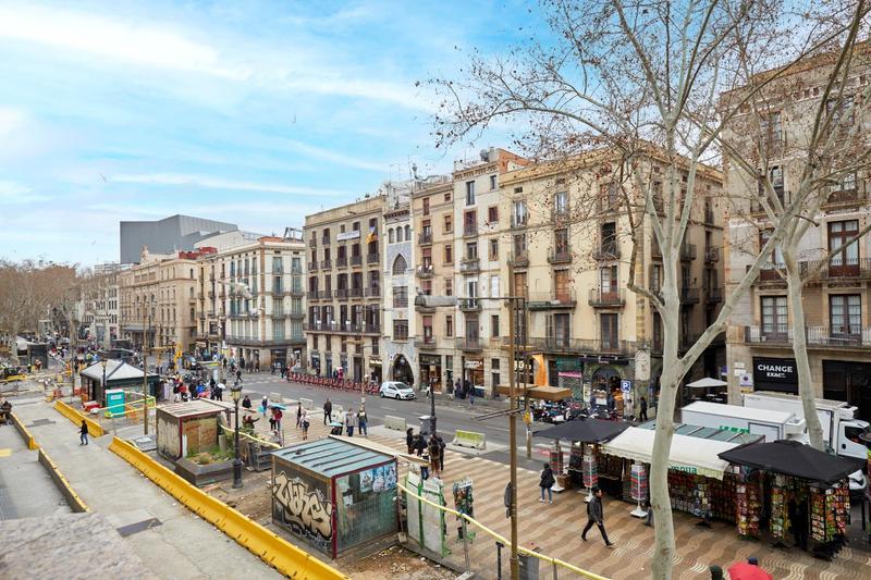 Foto 048a4ff1-4c72-45c2-afba-e282ba66c83a. Lloguer oficina amb calefacció aparcament a Gòtic Barcelona