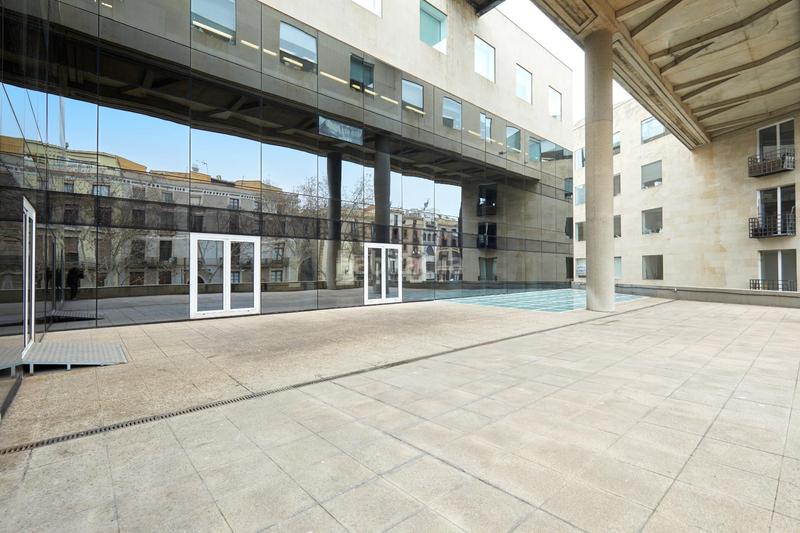 Foto 24565785-e498-474e-a122-d19ca20e5cf7. Rent office space with heating parking in Gòtic Barcelona