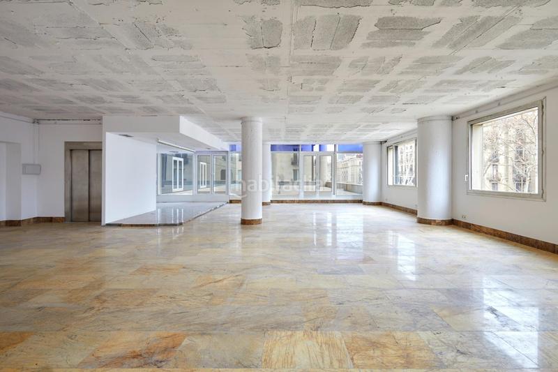 Foto 55441f5d-d3f1-4504-a497-02b11739534e. Rent office space with heating parking in Gòtic Barcelona
