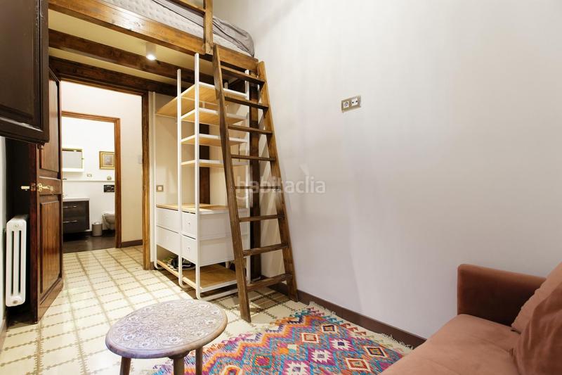 Foto 35a4bb29-ce10-4ca3-99b7-cf9d5958de3e. Alquiler piso pieza única en el corazón . en Raval Barcelona