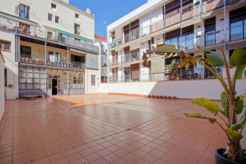 Foto e4d0fddb-bf60-4335-a358-3c5ef035a671. Alquiler piso pieza única en el corazón . en Raval Barcelona