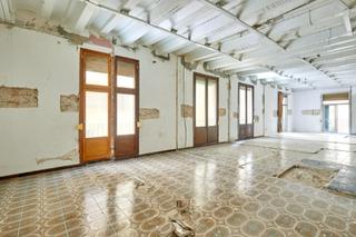 Flat in Cortes-Huertas. Exclusivo piso en el corazn de barcelona  zona born