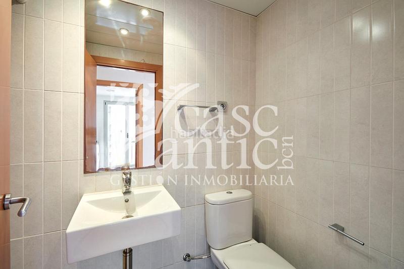 Foto 25801ff4-e24c-4b24-95e3-87bd7e83ee17. Piso espectacular piso esquinero en el Raval, tu nuevo hogar te espera! en Barcelona