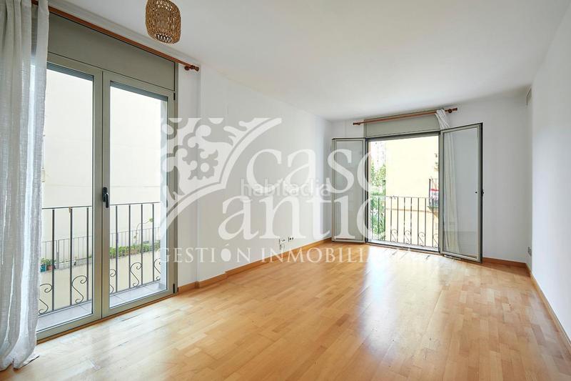Foto 92d6633a-4d0a-447b-8ae4-b0492bc36294. Piso espectacular piso esquinero en el Raval, tu nuevo hogar te espera! en Barcelona