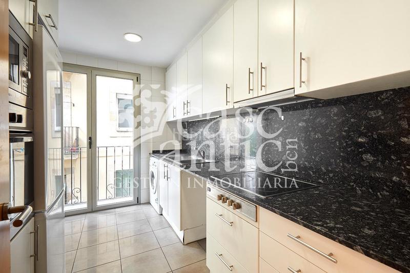 Foto a7569631-3e0b-41e3-99f9-dbc6e1559057. Piso espectacular piso esquinero en el Raval, tu nuevo hogar te espera! en Barcelona