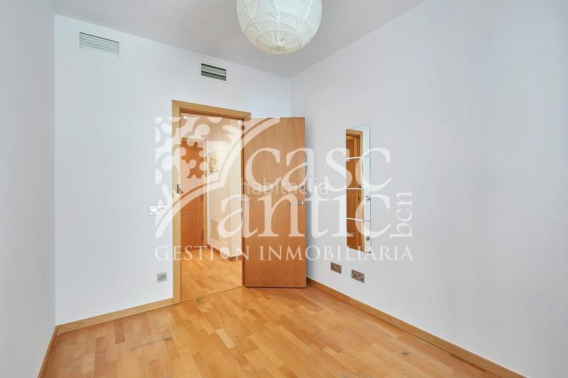 Foto cb1c951e-4f18-44c1-932f-31645f826265. Piso espectacular piso esquinero en el Raval, tu nuevo hogar te espera! en Barcelona