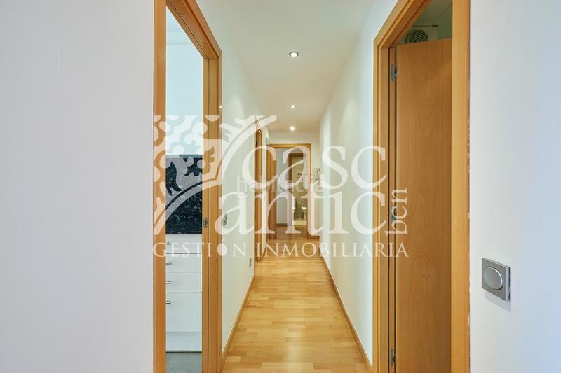 Foto e14db79f-aea0-4d88-a27b-7aaed054e7cc. Piso espectacular piso esquinero en el Raval, tu nuevo hogar te espera! en Barcelona