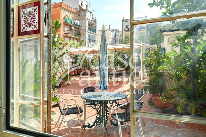 Foto d147cdc6-d944-4ec7-94d1-2619168e3576. Alquiler piso precioso piso con terraza en Sant Antoni en Barcelona