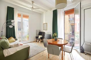 Pis a Raval. Precioso piso esquinero.