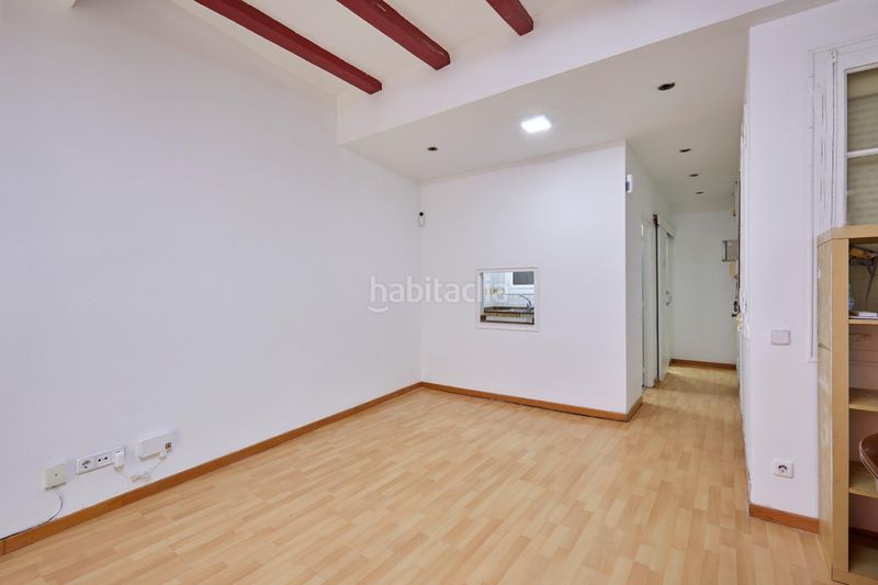 Foto ca7d597f-9ce7-467c-b02f-bec6f73eb817. Pis amb calefacció a Raval Barcelona
