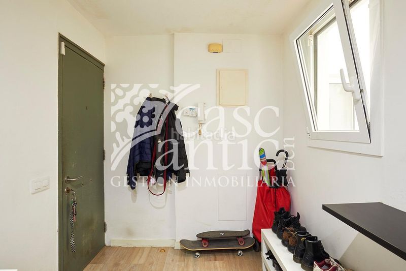 Foto 2ec7a7aa-8145-4acd-b21b-1c6fdc17388e. Pis a Raval Barcelona