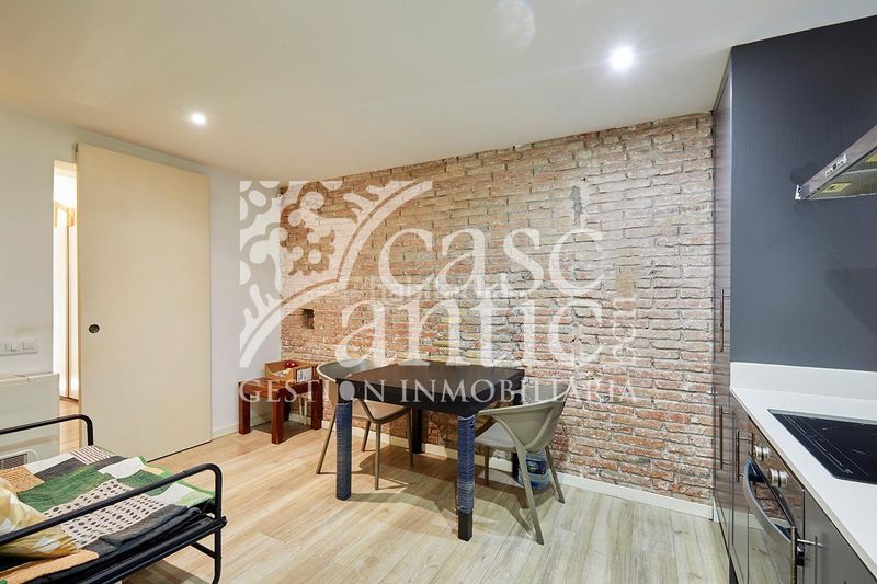 Foto 5b457117-35af-46ef-b64e-5af95b5fcacd. Pis a Raval Barcelona