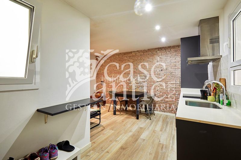 Foto b1a70008-4d0c-4ab9-8ffd-7c0fa9a6ae54. Pis a Raval Barcelona