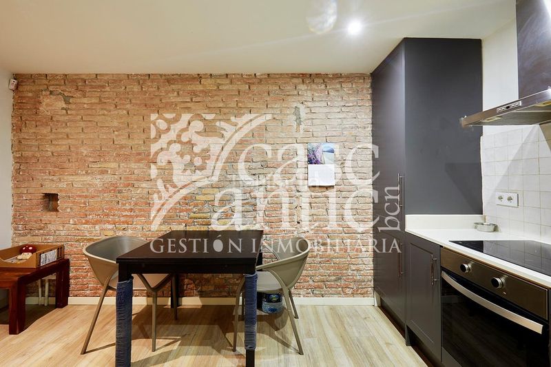 Foto b5ea8448-195a-4f63-96a4-afeeabffe010. Pis a Raval Barcelona