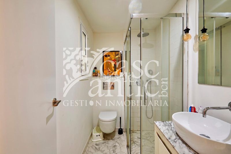 Foto ce6c2ab6-96bd-4aa9-b249-8ff73f9c4bb7. Pis a Raval Barcelona