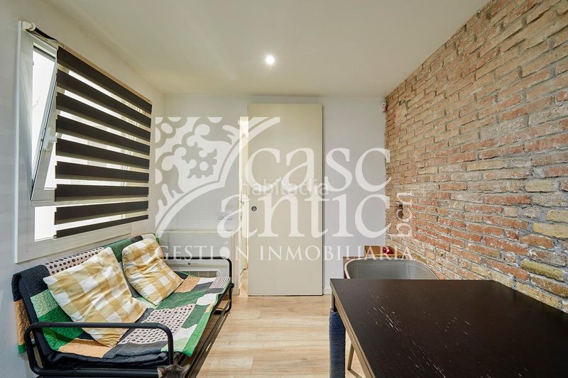 Foto e83807dd-c7f8-49b4-87d0-c559f1d607fe. Pis a Raval Barcelona