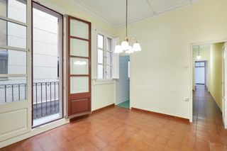 Piso  Bertrellans. Piso esquinero con encanto en el corazón de barcelona  listo par